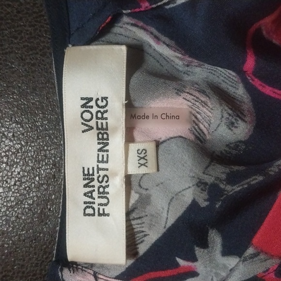 Diane Von Furstenberg Silk Shell Size XXS - Picture 6 of 6